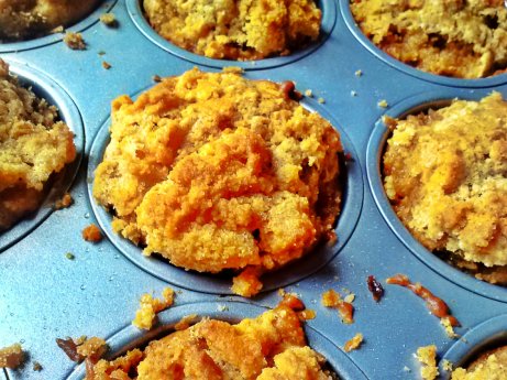 Apple Muffins with Graham Cracker Streusel 